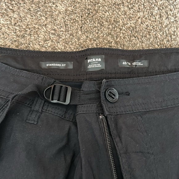 Men’s Prana Black Cargo Shorts - Picture 2 of 4